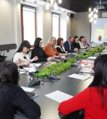 В Ужгороді обговорили підтримку ВПО та розвиток соціальних послуг на першому у 2026 році засіданні Координаційної ради