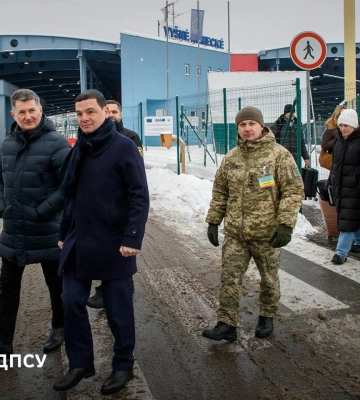 В пункте пропуска "Ужгород" на границе со Словакией открыли пешеходную полосу движения