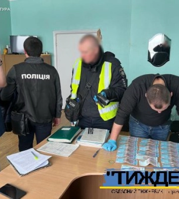 Поліцейські повідомили про підозру лікарю за отримання неправомірної вигоди