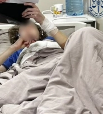 У Києві суд відправив під арешт школяра, який напав із ножем на вчительку й однокласника