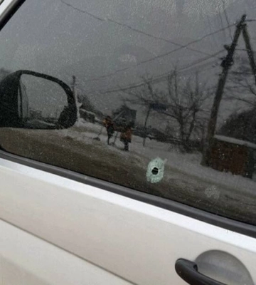 Поліція Львівщини встановлює обставини обстрілу автомобіля у селищі Рудно