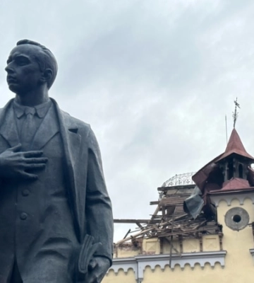 «Символічне місце» – Садовий про влучання дрона в дитмайданчик біля пам’ятника Бандері у Львові