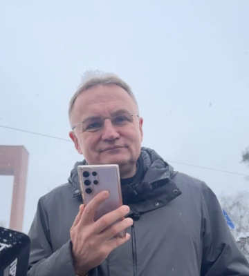 Героїчна двірничка. Садовий на місці влучання БпЛА прокоментував удар по Львову  (відео)