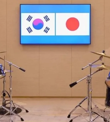 Лидеры Японии и Южной Кореи вместе сыграли K-pop на барабанах — видео