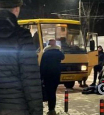 У Дніпрі на Набережній Перемоги пішоходи потрапили під колеса автобуса