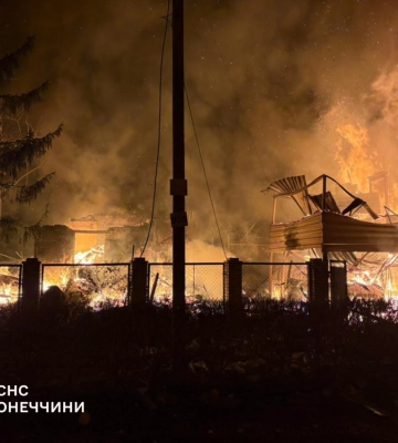 Атака «шахедов» на Славянск: спасатели тушили масштабный пожар