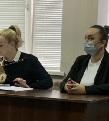 Їжа з бактеріями для дітей: у Миколаєві директорку кейтерингу взяли під варту