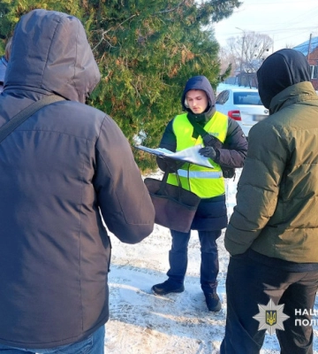 Вчинили бійку біля ресторану та погрожували зброєю: на Чернігівщині повідомили про підозри двом чоловікам