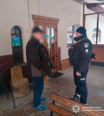 Кривава зупинка на трасі «Київ-Чоп»: у селі Абранка пси відомого закладу ледь не розірвали 10-річну дівчинку