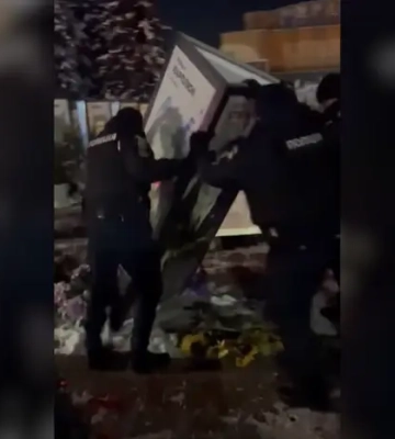 Вандалізм у Рівному: жінка пошкодила портрети Героїв України