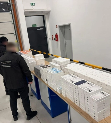 Техніка Apple в днищі авто: у ПП «Нижанковичі» зірвали масштабну спробу контрабанди