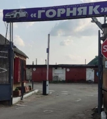 В окупованому Донецьку перевіряють гаражі для потреб армії РФ