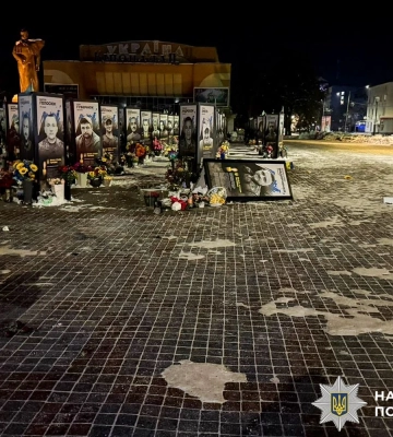 Портрети військових пошкодили в центрі Рівного