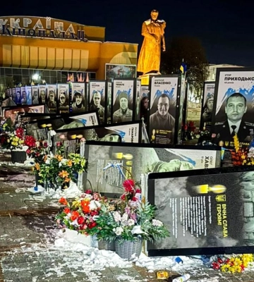 Портрети військових пошкодили в центрі Рівного