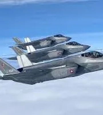 Данські F-35 провели навчальний політ над Гренландією (Відео)