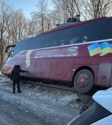 Міжнародний рейс зійшов з траси: що сталося з автобусом на автодорозі «Київ – Чоп»