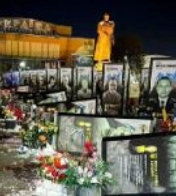 У Рівному жінка пошкодила портрети загиблих воїнів