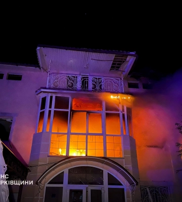 Начался пожар, трое пострадавших: фото с места удара в Холодногорском районе