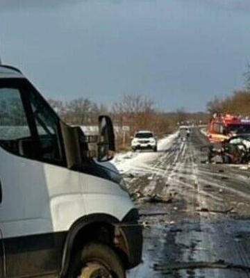 На Одещині легковик зіткнувся з вантажівкою: одни з водіїв загинув