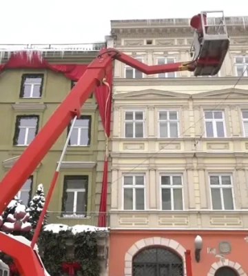 У Львові 20-річний хлопець впав у кому через бурульку