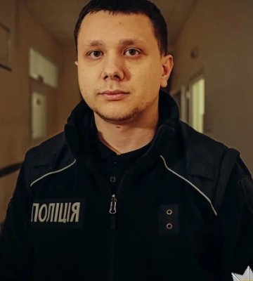Прибыл на вызов о домашнем насилии. В Луцке полицейский закрыл собой женщину и ребенка от выстрела из ружья — видео