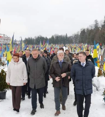 Президент Чехії Петр Павел приїхав до Львова: вшанував полеглих Захисників і відвідав поранених воїнів