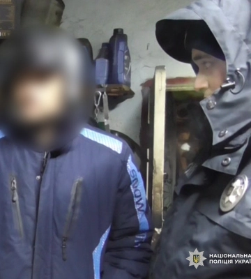 Рецидивіст виніс із чужого будинку їжу та речі: що йому загрожує