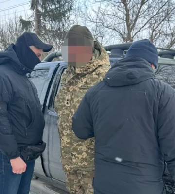 На хабарі затримано заступника командира навчального центру на Одещині