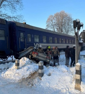 В Прикарпатье поезд столкнулся с автомобилем