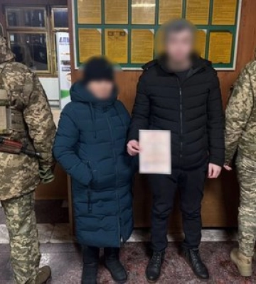 На Вінниччині жінка намагалася вивезти сина подруги за кордон, одружившись із ним. ФОТО