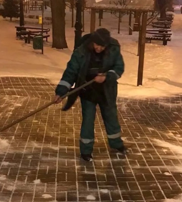 Хто має прибирати двори від снігу? Кличко перевів стрілки на Зеленського