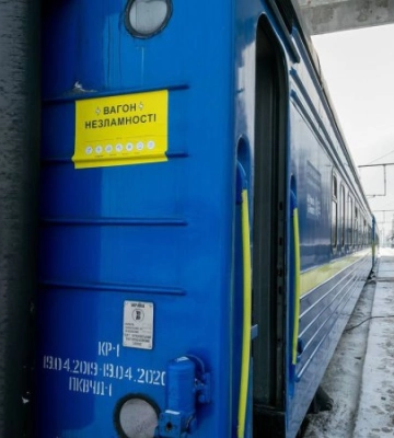 Понад 30 "вагонів незламності" вирушають у регіони України, 14 мобільних пунктів – до прифронтових областей