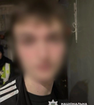 У Києві затримано 24-річного молодика, який у гніві вдарив ножем товариша