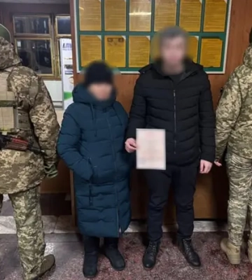 Вінниччина: 62-річна жінка одружилася із 25-річним сином подруги, щоб вивезти його за кордон