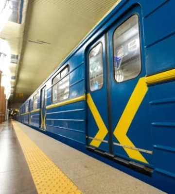 Метро Киева работает с изменениями: интервал движения на красной линии 20-25 минут
