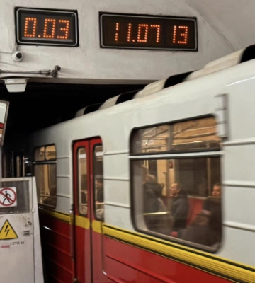 У Києві змінили роботу метро після обстрілу: що відомо про рух поїздів