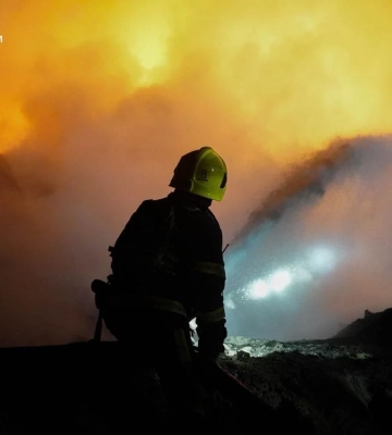 Росіяни вночі вдарили по промисловому об’єкту на Полтавщині: пожежі ліквідували