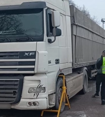 На Кіровоградщині зупинили перевантажену фуру: штраф понад 50 тис. грн