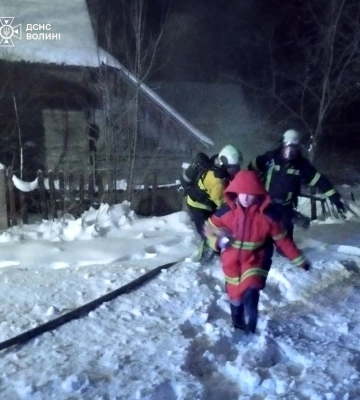 На Волині сусіди врятували чоловіка з пожежі