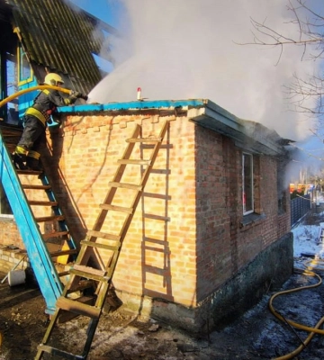 У Смілі під час пожежі жінка отруїлася чадним газом