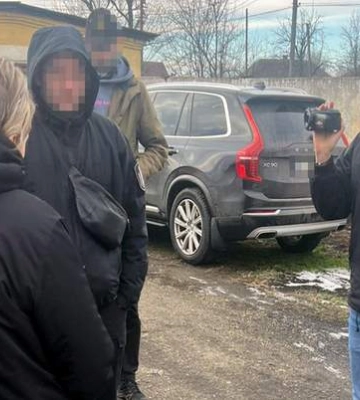 Сержанты ТЦК "таксовали", переправляя уклонистов через границу за 8000 долларов