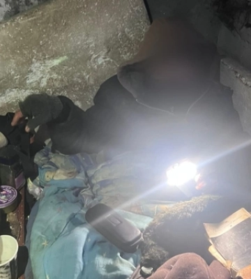 Могла замерзнути: на Волині патрульні врятували літню жінку з крижаного помешкання 