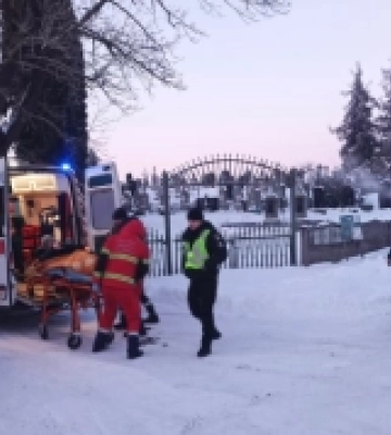 Під Луцьком добровольча пожежна команда врятувала жінку на замерзлій річці