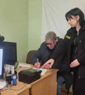 Незаконно пребував в Україні: на Волині зловили 65-річного іноземця з недійсним паспортом