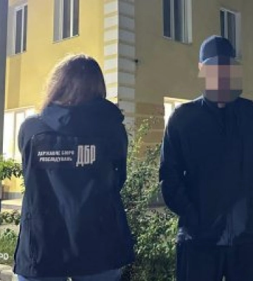Мешканка Одещини вступала в шлюбні афери з військовими задля їх звільнення зі служби за 10 тисяч доларів, - ФОТО