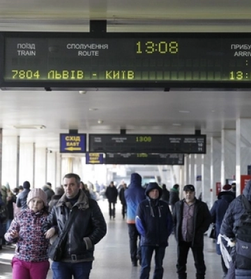 Із Києва масово виїжджають люди: що там коїться