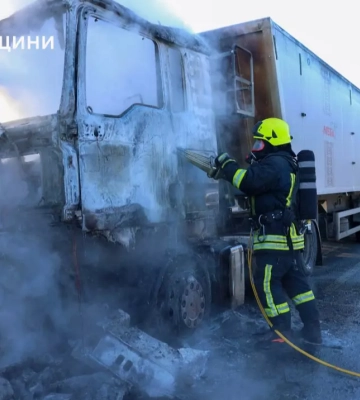 На трасі Києв-Чоп горіла вантажівка з селітрою (ФОТО+ВІДЕО)
