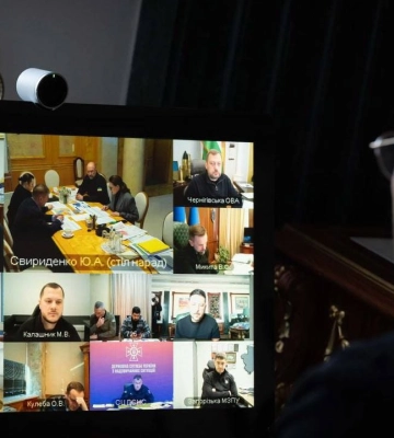 Київ та регіони без світла та тепла: Зеленський вимагає додаткових ресурсів і бронювання 100% персоналу енергетики
