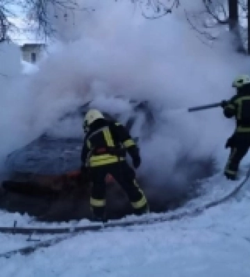 У Нововолинську рятувальники ліквідували пожежу автомобіля