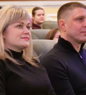 «Мрійте, і ваші бажання здійсняться!». Нардеп, який здав Тимошенко НАБУ, виступив перед дітьми